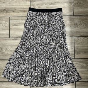 Vince Camuto Women’s Maxi Skirt Size Small Accordion Pleated Floral Fairy